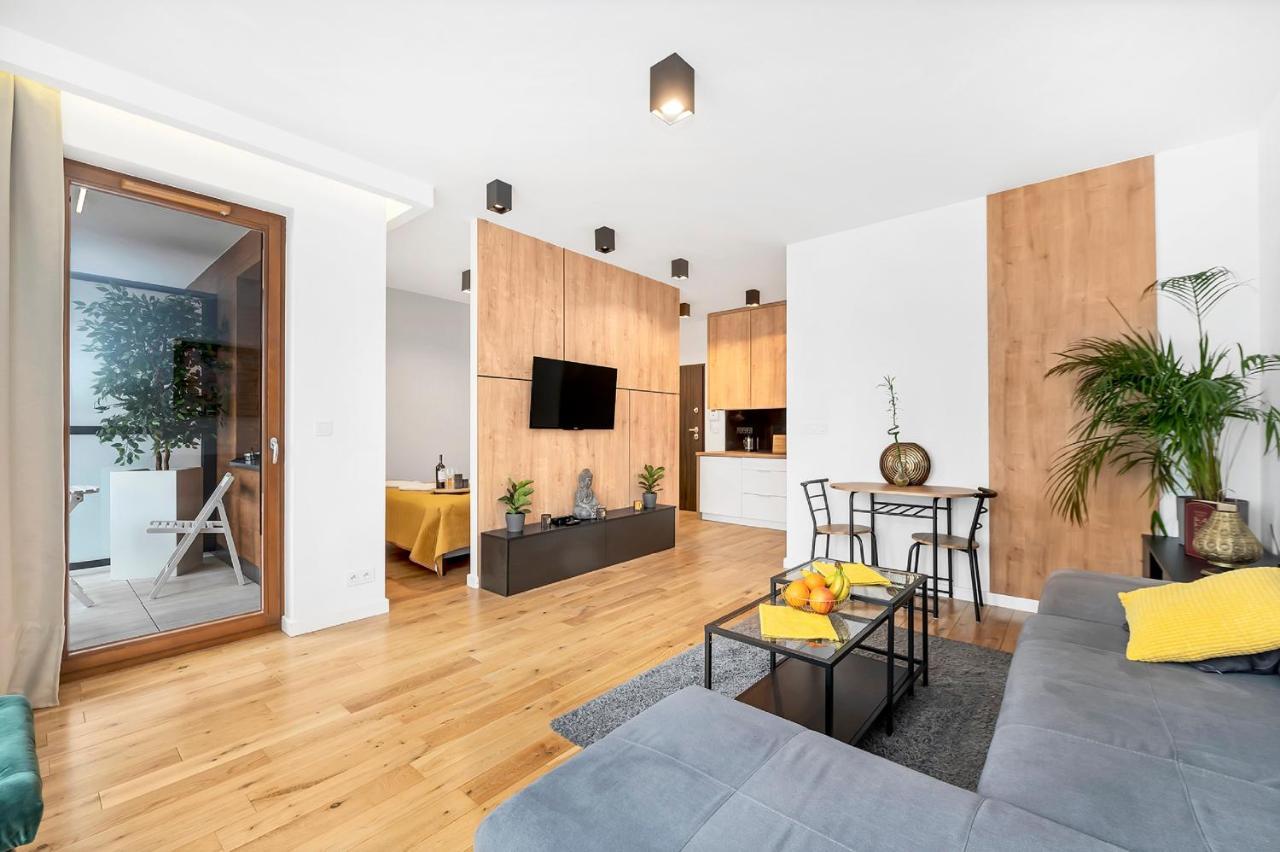 Modern Apartments With Access To The Pool Near Rondo Daszynskiego Station วอร์ซอ ภายนอก รูปภาพ