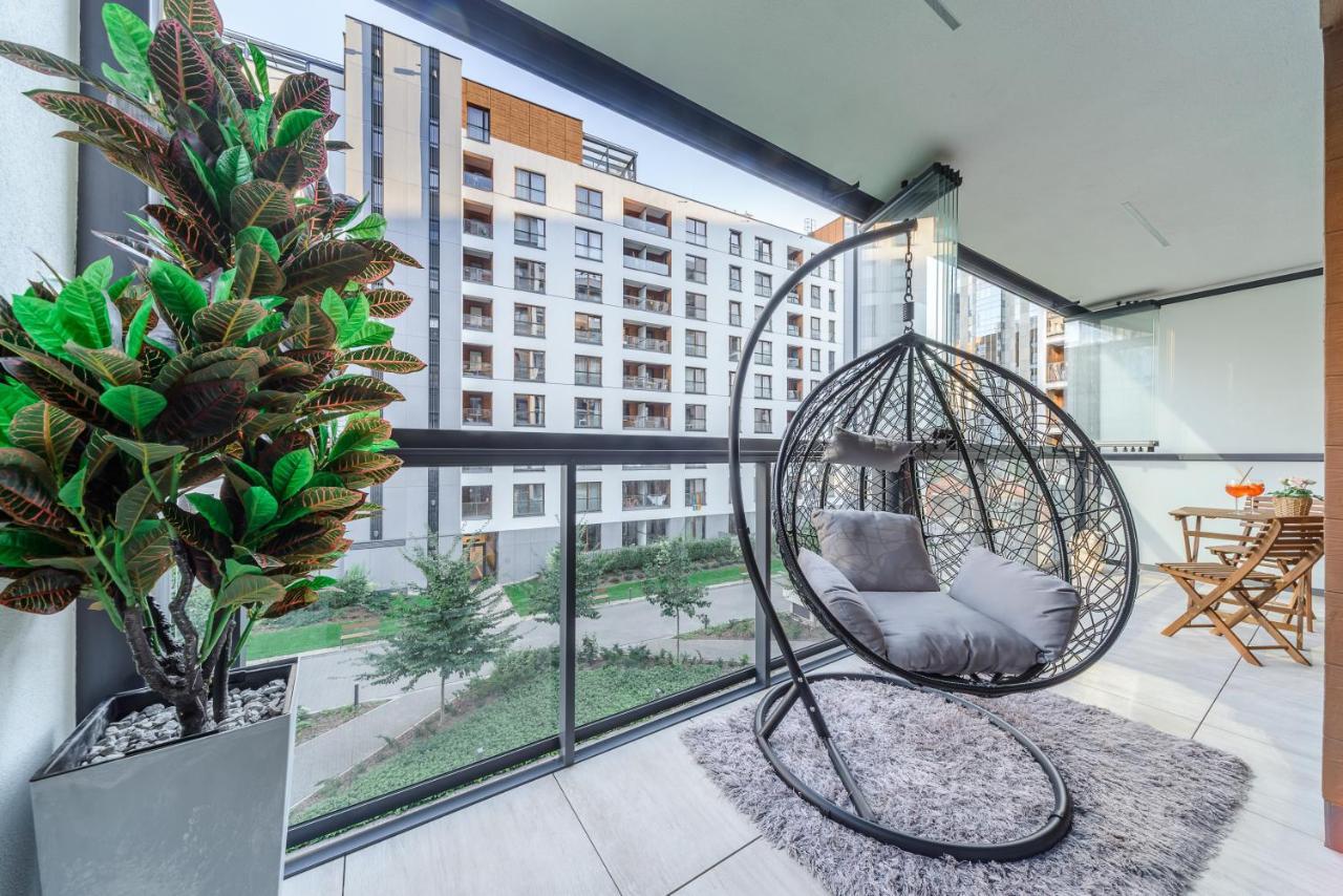 Modern Apartments With Access To The Pool Near Rondo Daszynskiego Station วอร์ซอ ภายนอก รูปภาพ