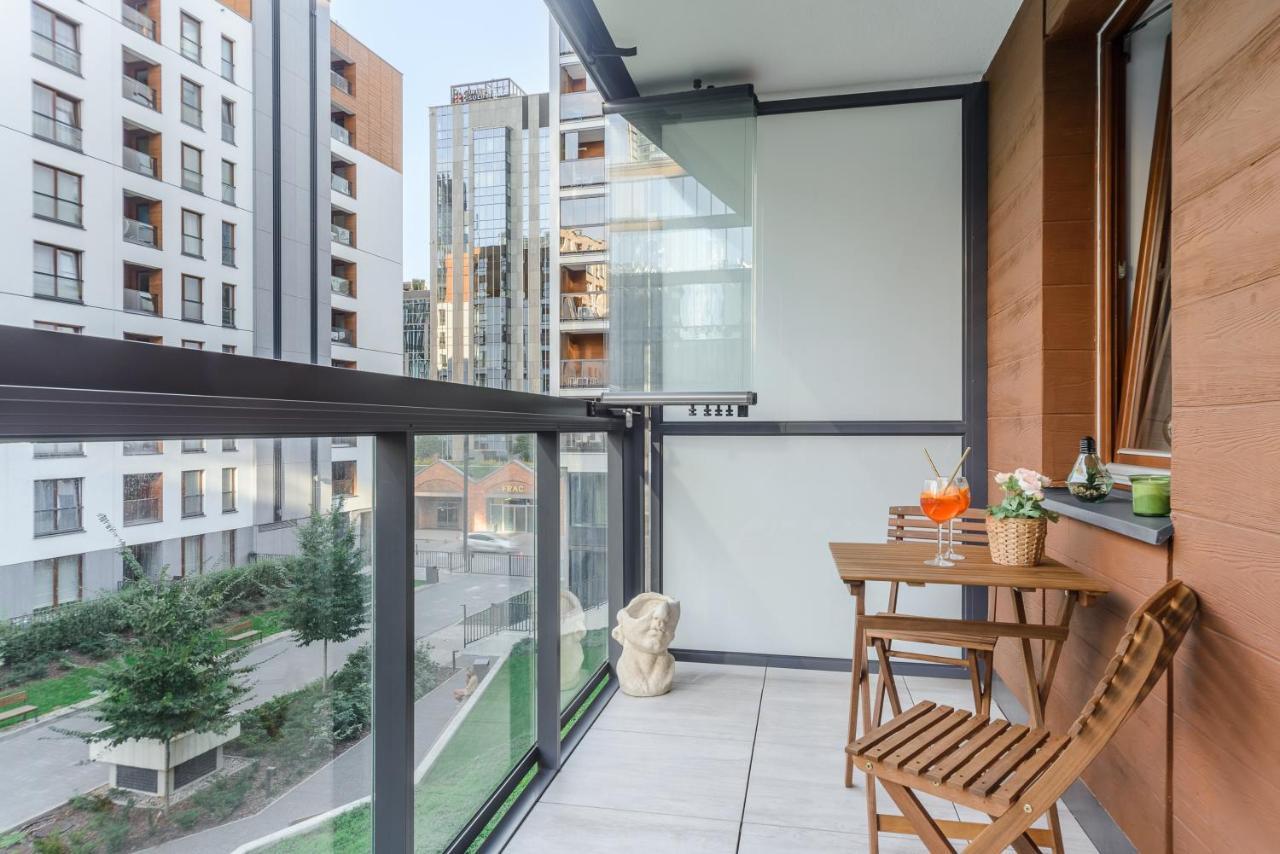 Modern Apartments With Access To The Pool Near Rondo Daszynskiego Station วอร์ซอ ภายนอก รูปภาพ