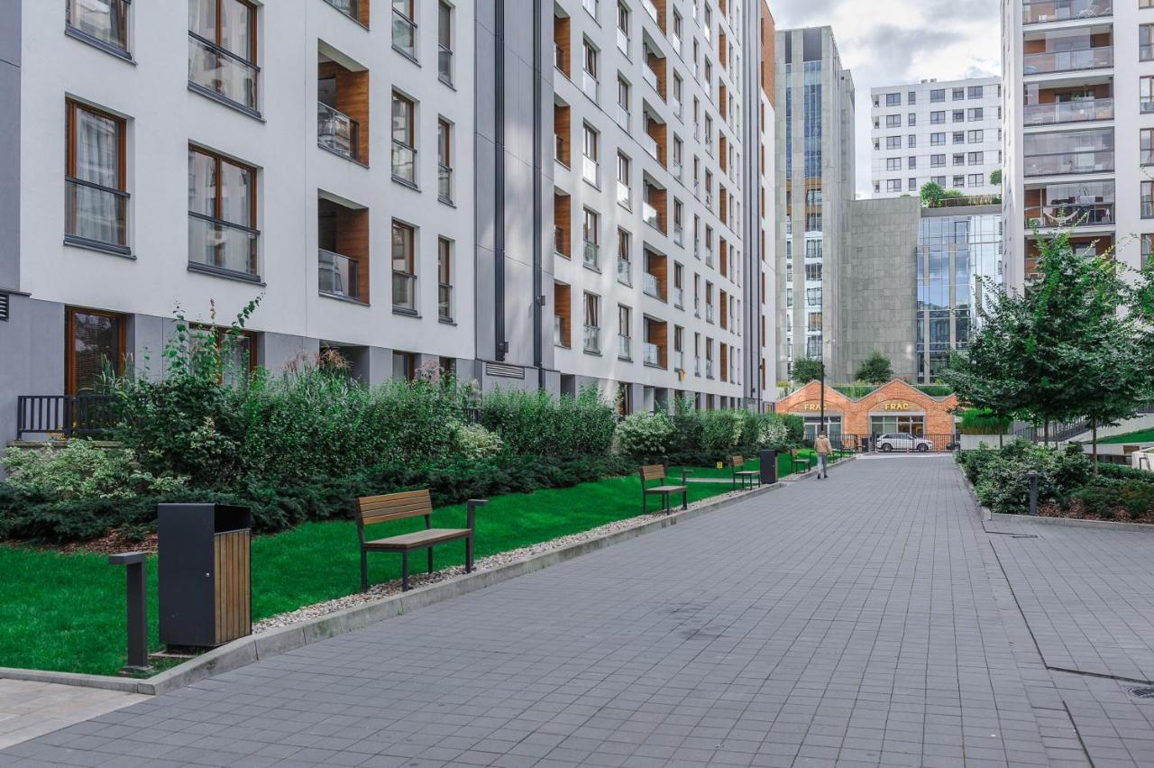Modern Apartments With Access To The Pool Near Rondo Daszynskiego Station วอร์ซอ ภายนอก รูปภาพ