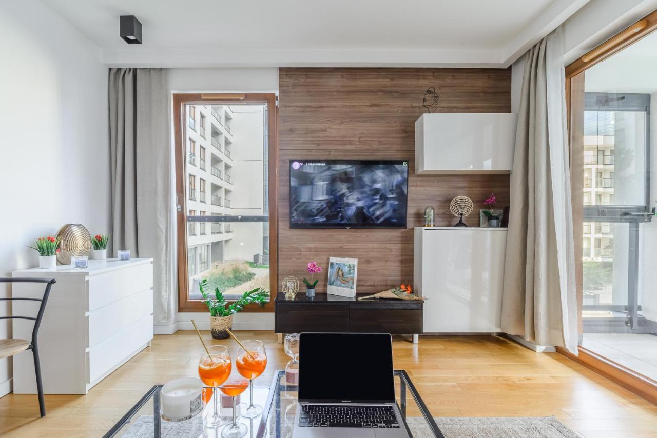 Modern Apartments With Access To The Pool Near Rondo Daszynskiego Station วอร์ซอ ภายนอก รูปภาพ