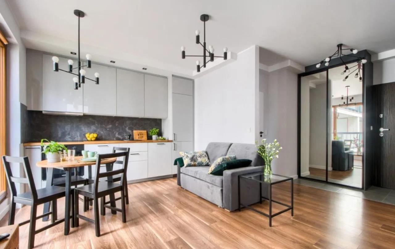 Modern Apartments With Access To The Pool Near Rondo Daszynskiego Station วอร์ซอ ภายนอก รูปภาพ