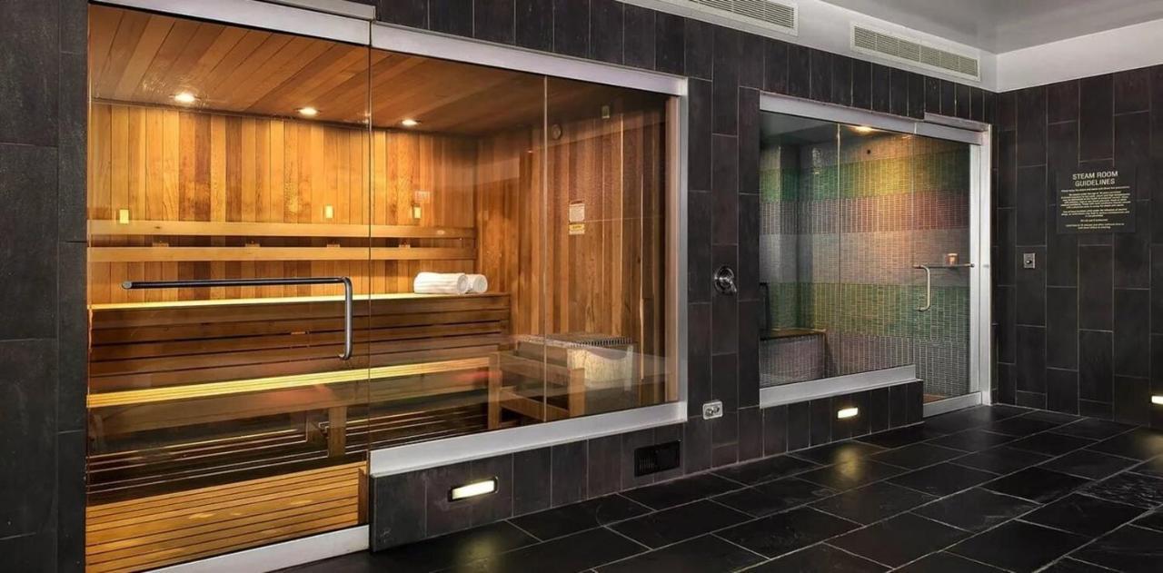 Modern Apartments With Access To The Pool Near Rondo Daszynskiego Station วอร์ซอ ภายนอก รูปภาพ