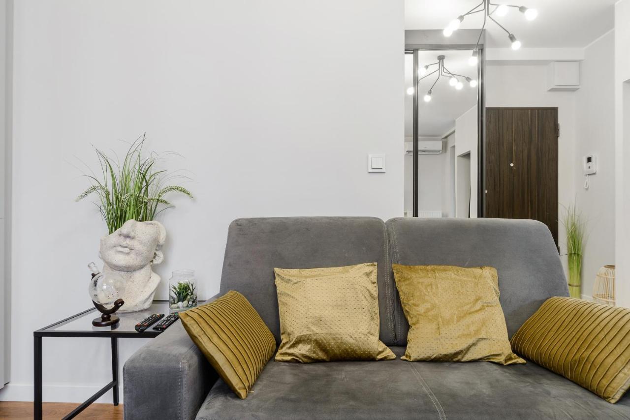 Modern Apartments With Access To The Pool Near Rondo Daszynskiego Station วอร์ซอ ภายนอก รูปภาพ