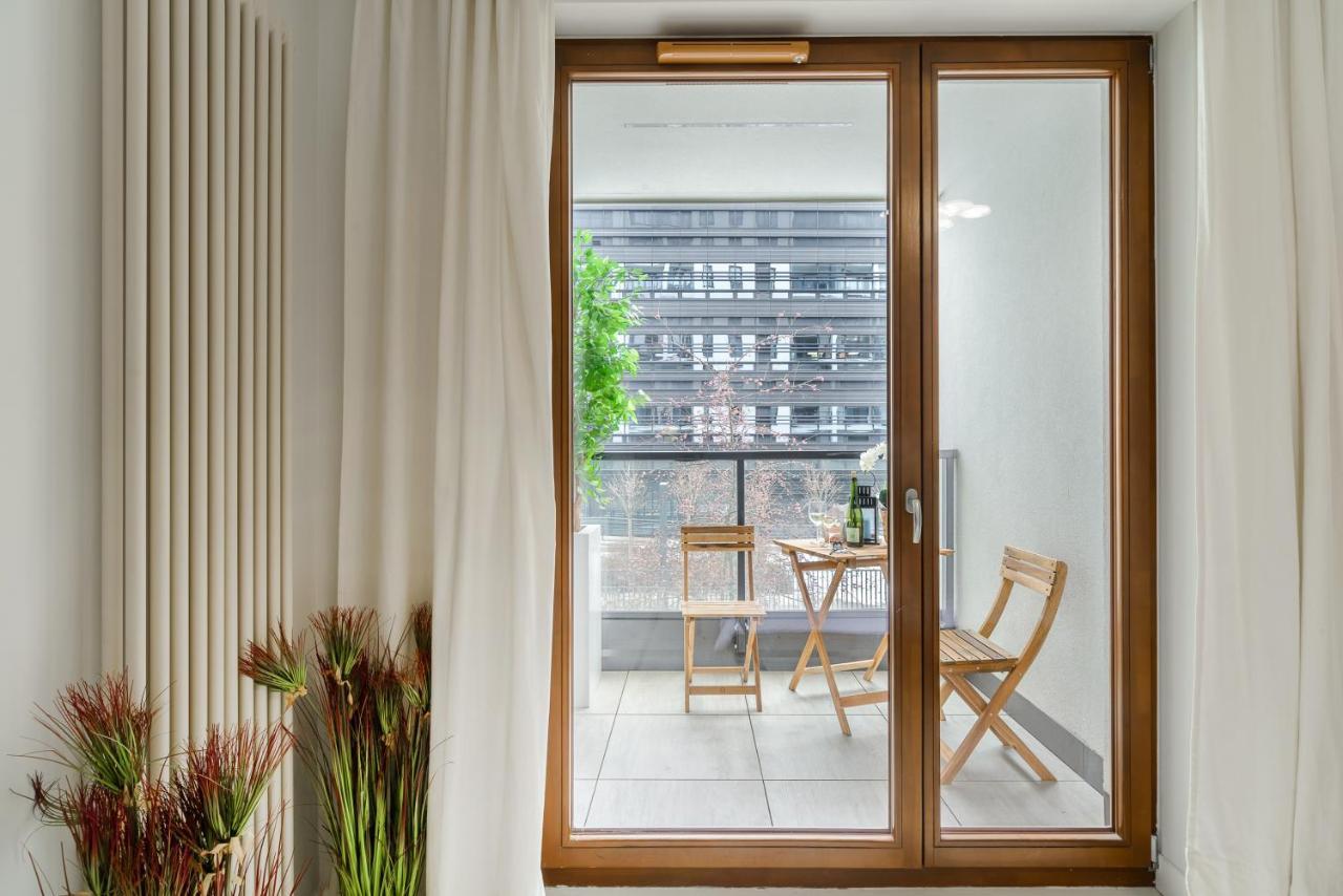 Modern Apartments With Access To The Pool Near Rondo Daszynskiego Station วอร์ซอ ภายนอก รูปภาพ