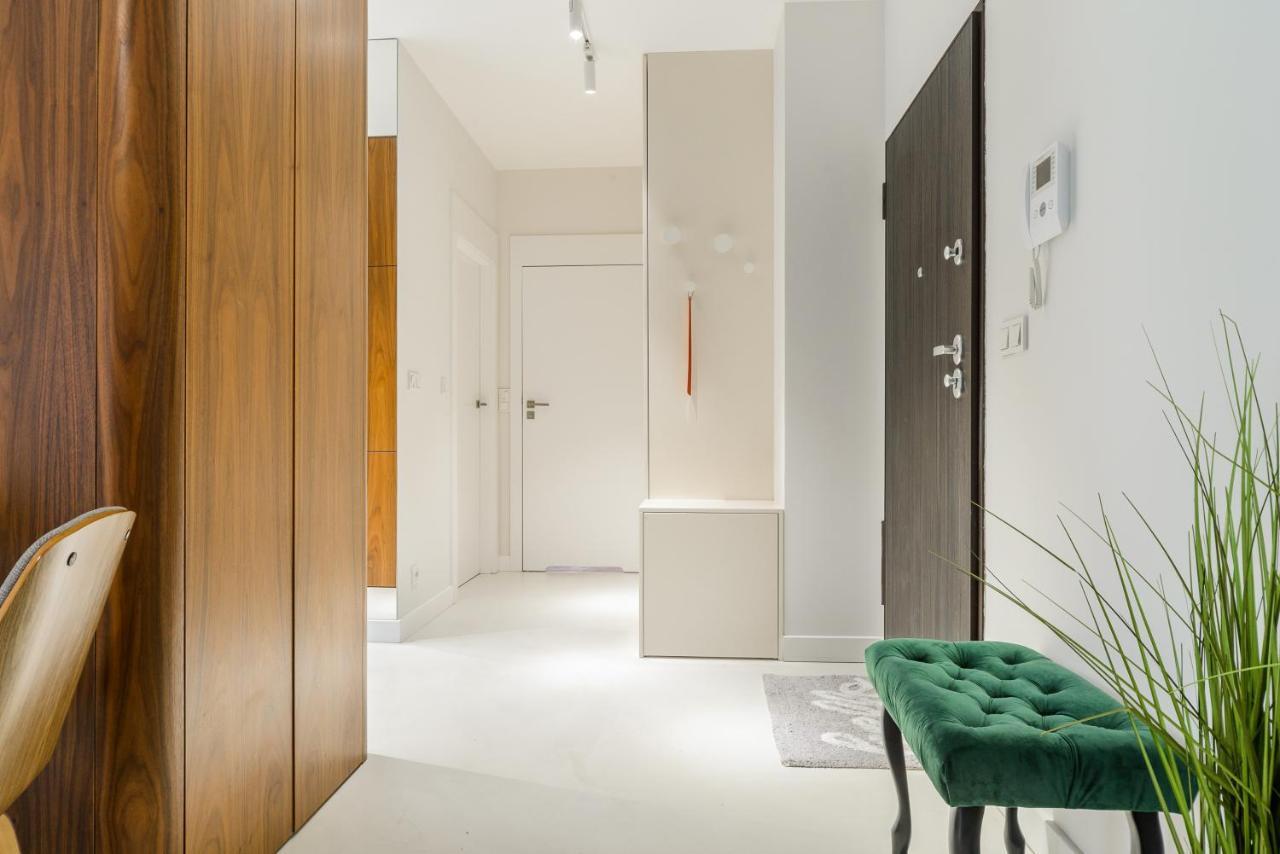 Modern Apartments With Access To The Pool Near Rondo Daszynskiego Station วอร์ซอ ภายนอก รูปภาพ
