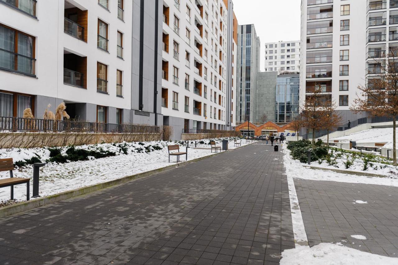 Modern Apartments With Access To The Pool Near Rondo Daszynskiego Station วอร์ซอ ภายนอก รูปภาพ