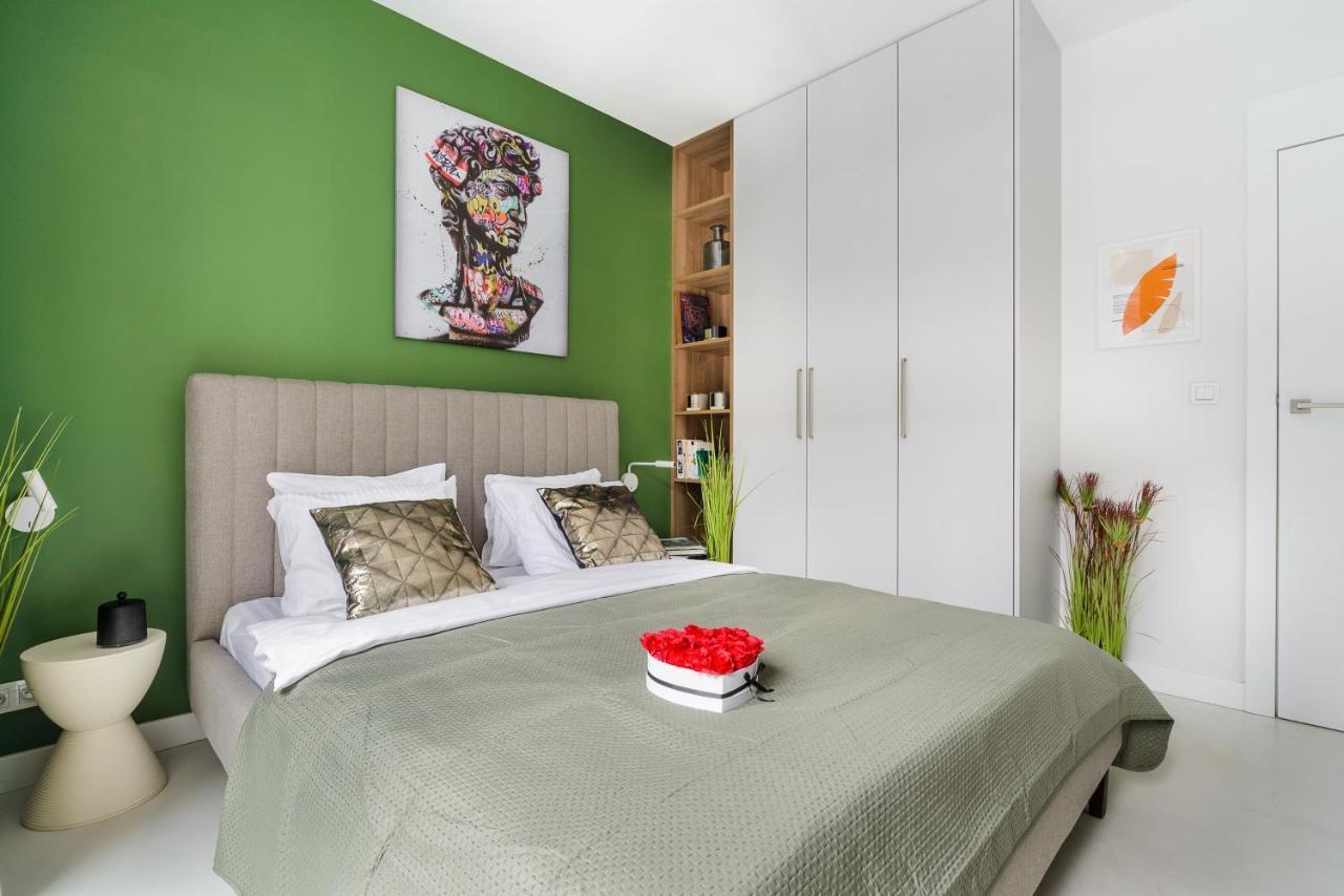 Modern Apartments With Access To The Pool Near Rondo Daszynskiego Station วอร์ซอ ภายนอก รูปภาพ
