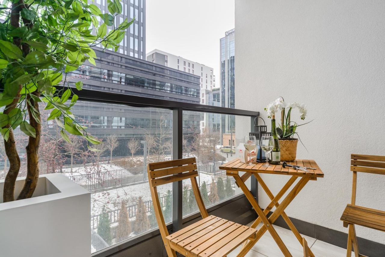 Modern Apartments With Access To The Pool Near Rondo Daszynskiego Station วอร์ซอ ภายนอก รูปภาพ